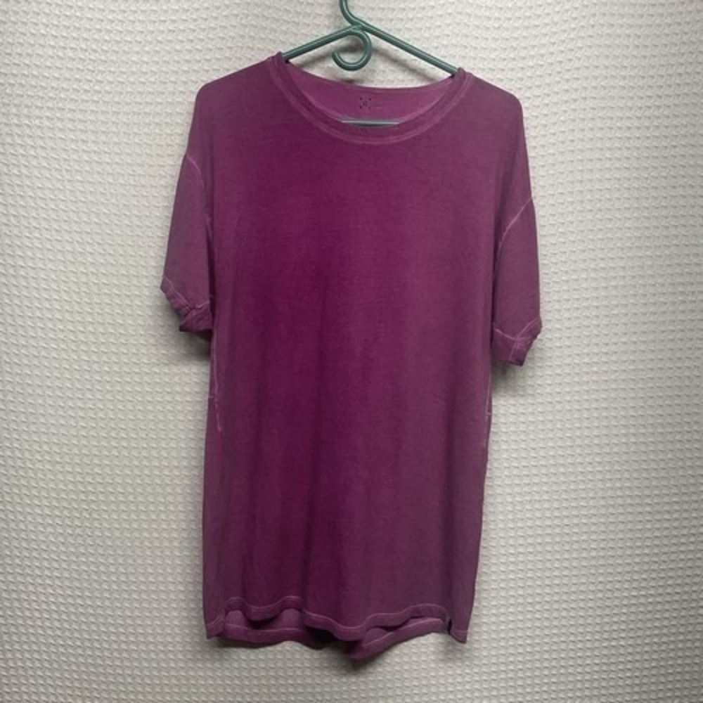 Lululemon Raspberry Burgundy Short Sleeve Gym Workout Athletic T-Shirt Men M